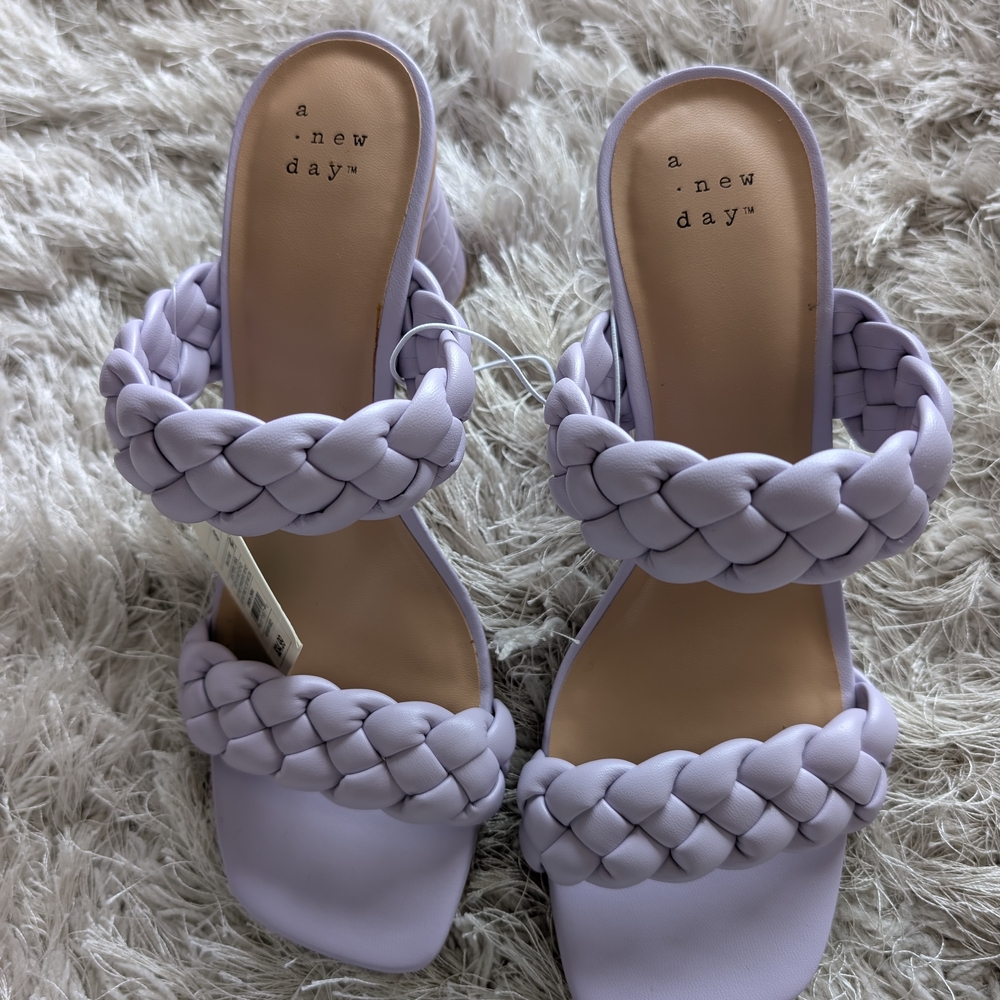 Lavender Heels - Picture 3 of 5